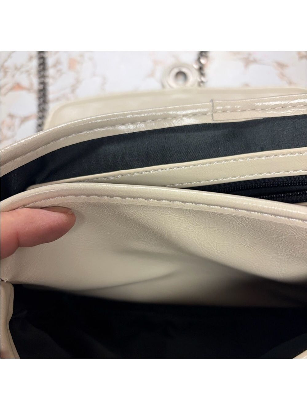 Billie Veromoa Elegant Off White Vegan Leather Satchel Bag with Silver Chain - Picture 6 of 8